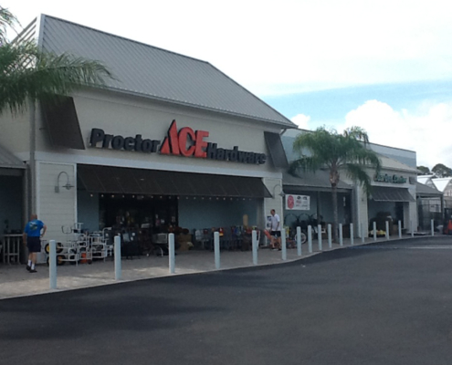 Proctor Ace Hardware, Exterior